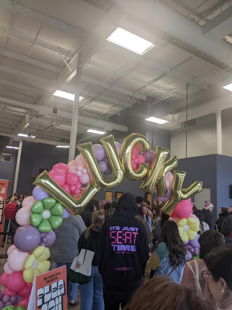 Lucky Flea Market Balloon Sign